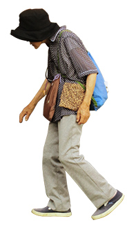 older woman clearly suffering from osteoporosis